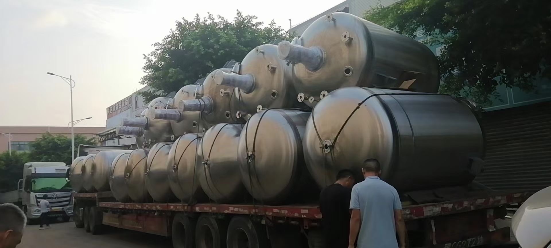 發(fā)往 迪拜 阿聯(lián)酋 化工反應釜攪拌釜 及配套設備采購(圖12)